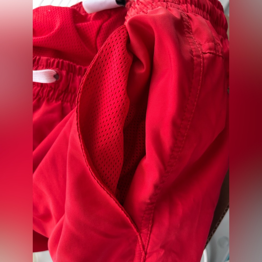 EUC Men’s Nike Athletic shorts. Red with drawstring waist and mesh lining Sz L - Picture 10 of 13